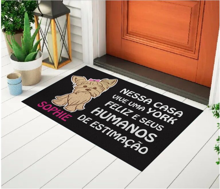 Tapete Capacho Divertido Para Porta nesta casa vive uma york feliz e seus humanos de estimação - Euro Mats